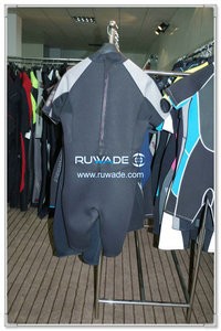 Shorty surfing wetsuit with back zipper -085
